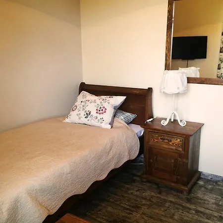 Bed & Breakfast Siedlisko Nad Miedwiem 3*